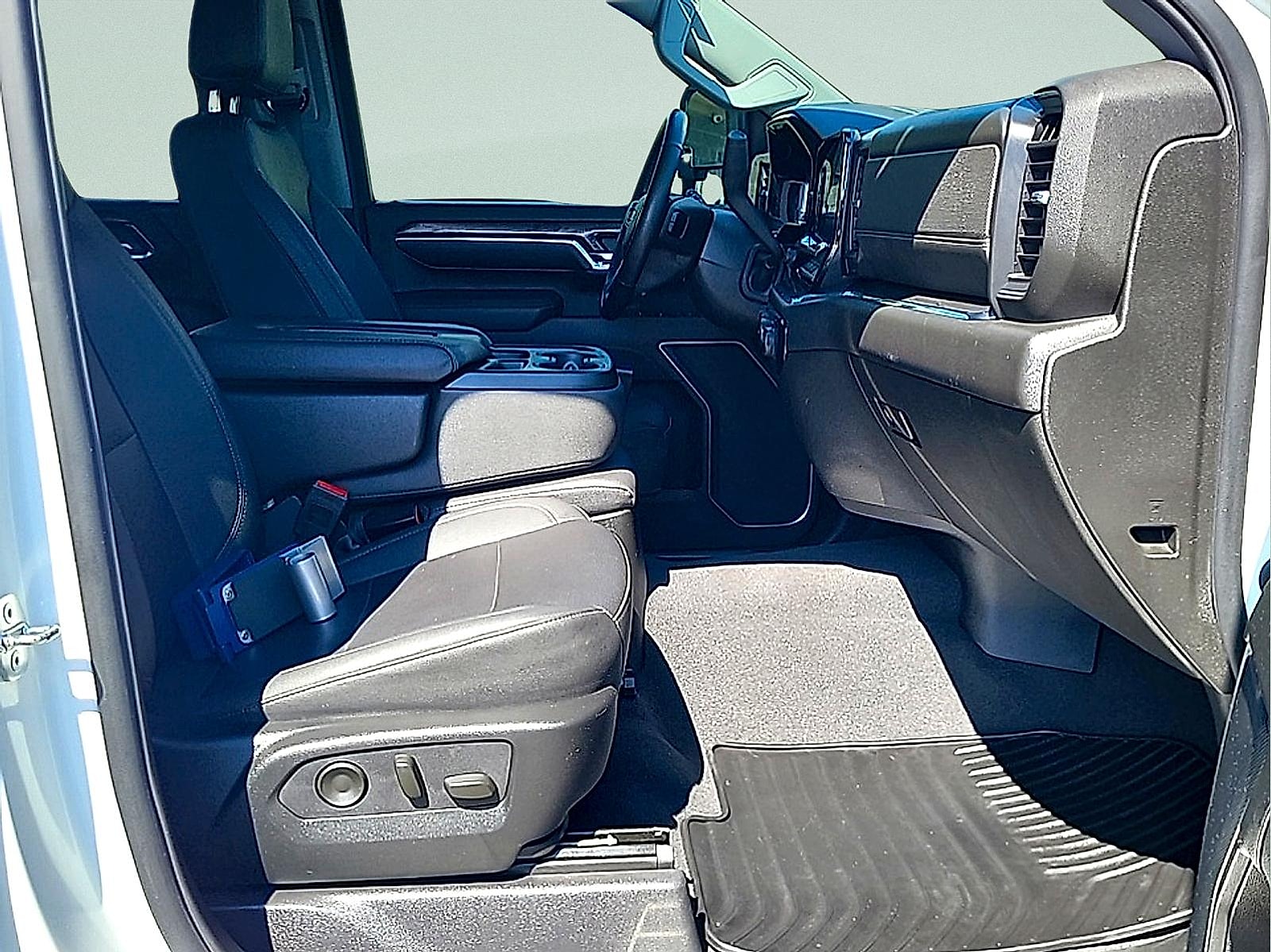 2024 Chevrolet Silverado 2500HD LTZ - Photo 10