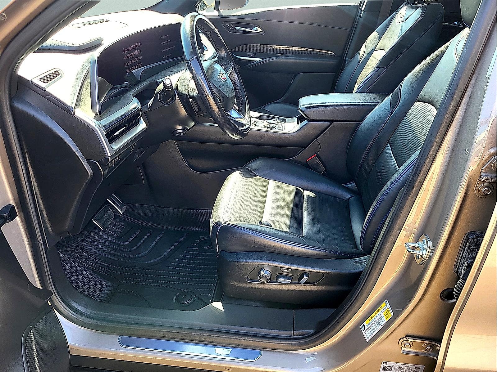 2024 Cadillac XT4 Sport - Photo 14