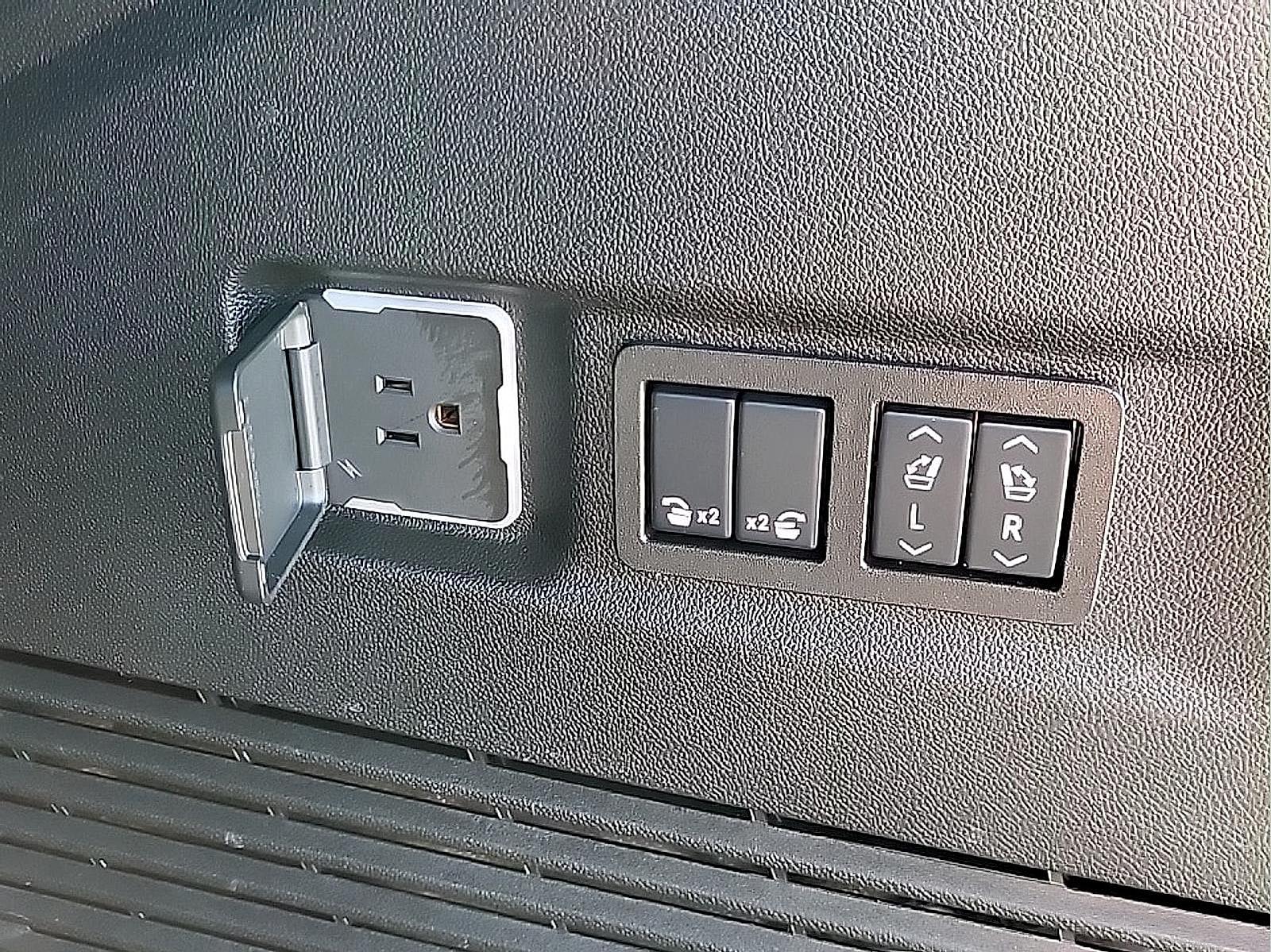 2025 GMC Yukon XL AT4 Ultimate - Photo 31