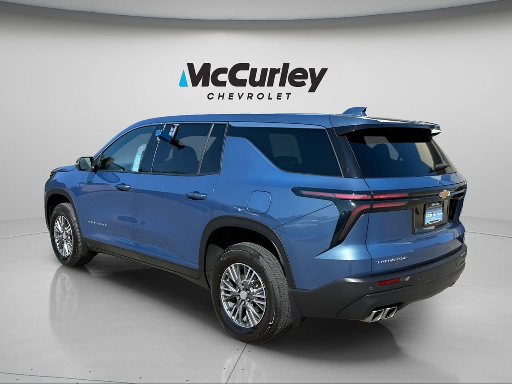 2024 Chevrolet Traverse LS photo 2
