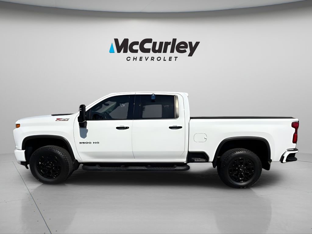 2022 Chevrolet Silverado 3500HD LTZ photo 2