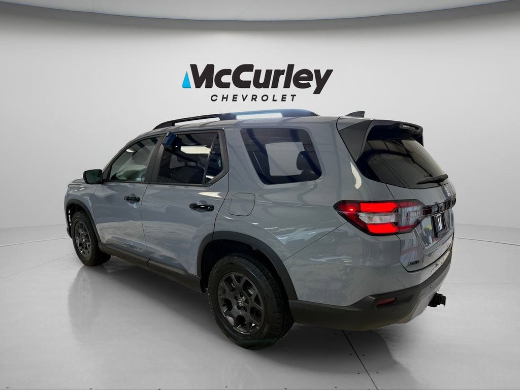 2024 Honda Pilot TrailSport photo 2