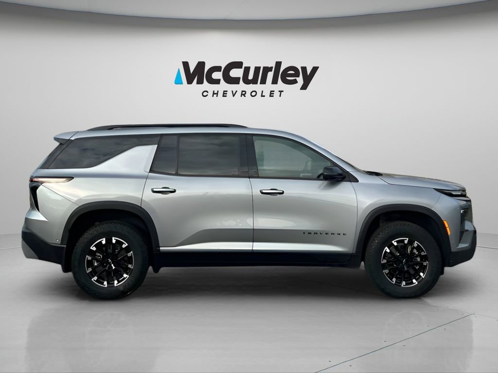 2025 Chevrolet Traverse Z71 photo 2