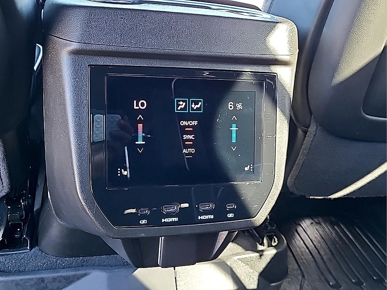 2025 GMC Yukon XL AT4 Ultimate - Photo 14