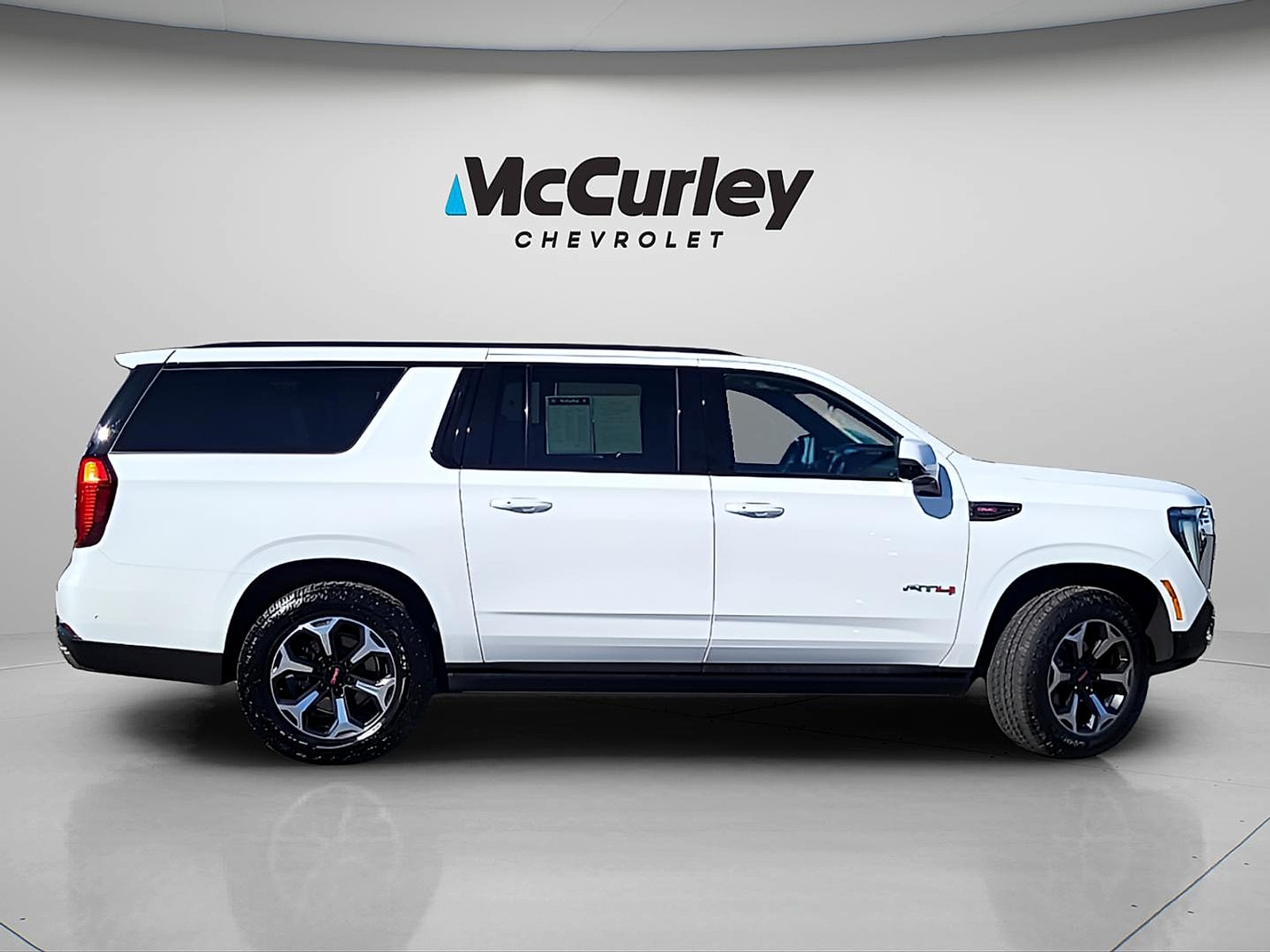 2025 GMC Yukon XL AT4 Ultimate - Photo 8