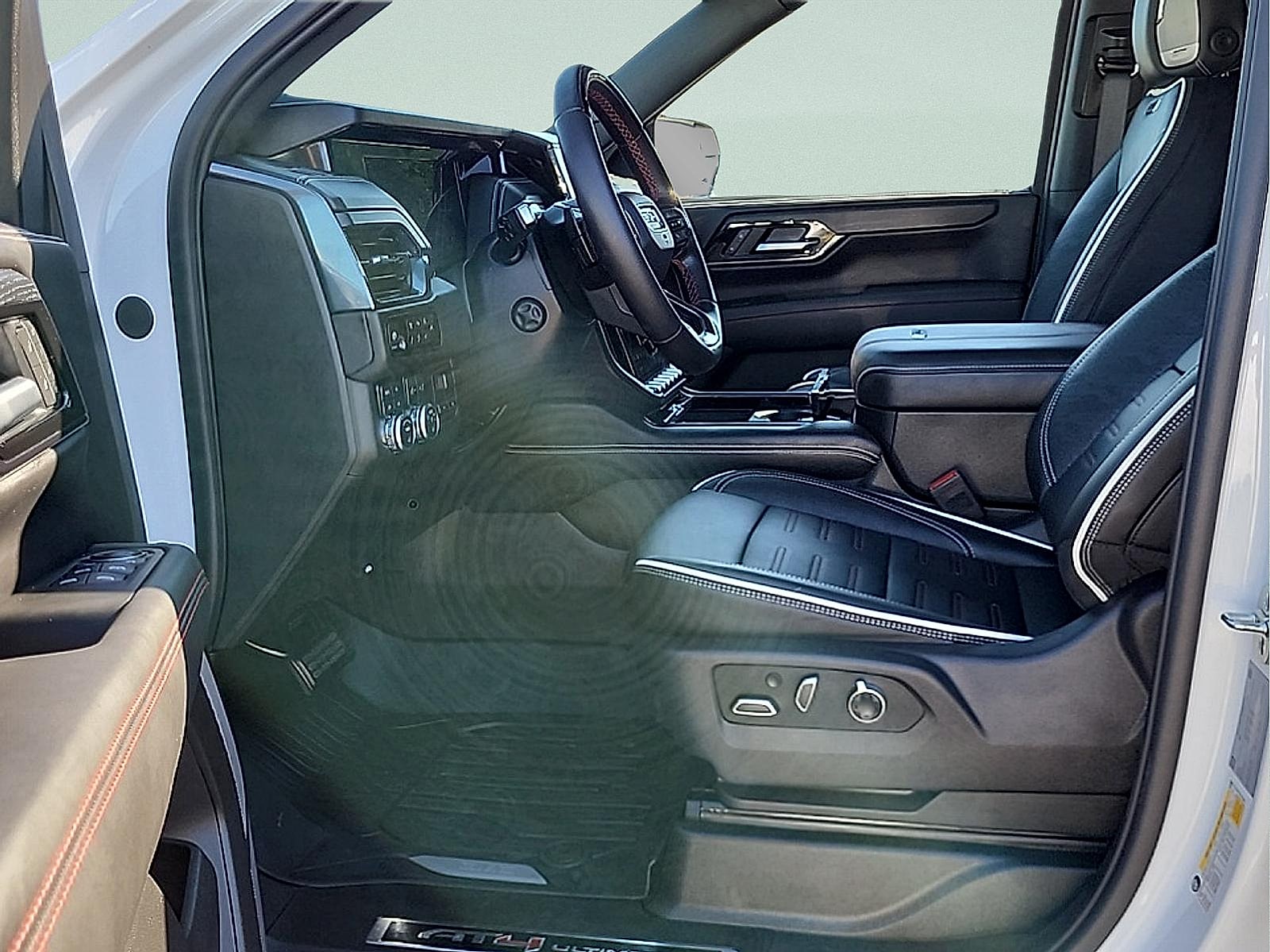 2025 GMC Yukon XL AT4 Ultimate - Photo 16