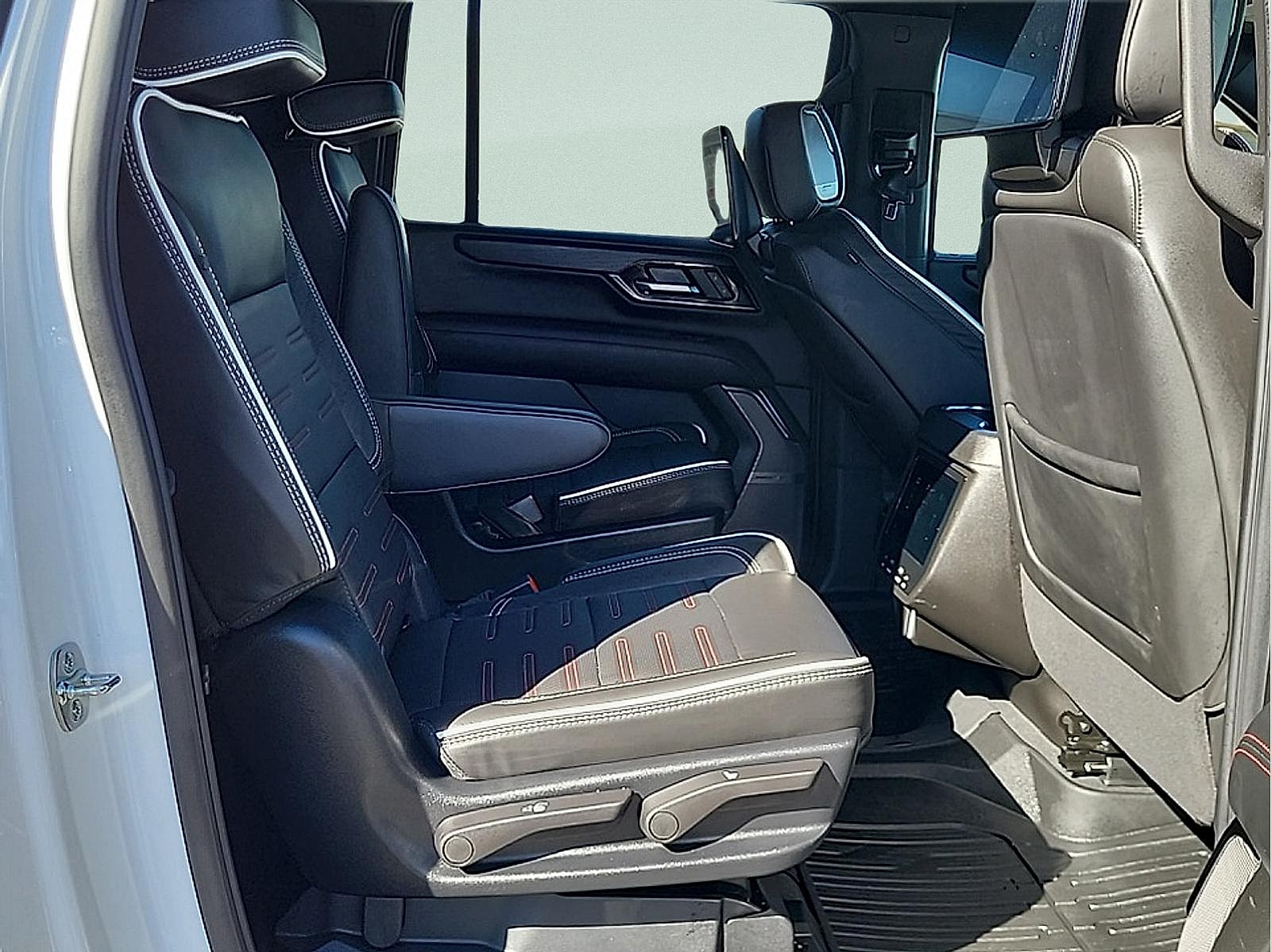 2025 GMC Yukon XL AT4 Ultimate - Photo 11