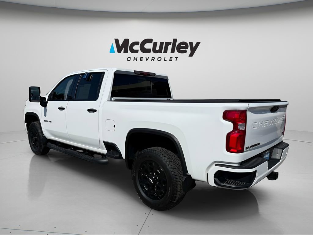 2022 Chevrolet Silverado 3500HD LTZ photo 3