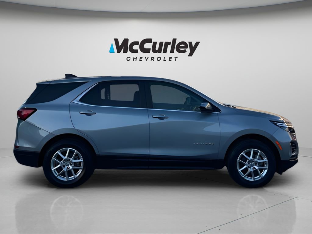2024 Chevrolet Equinox LT photo 2