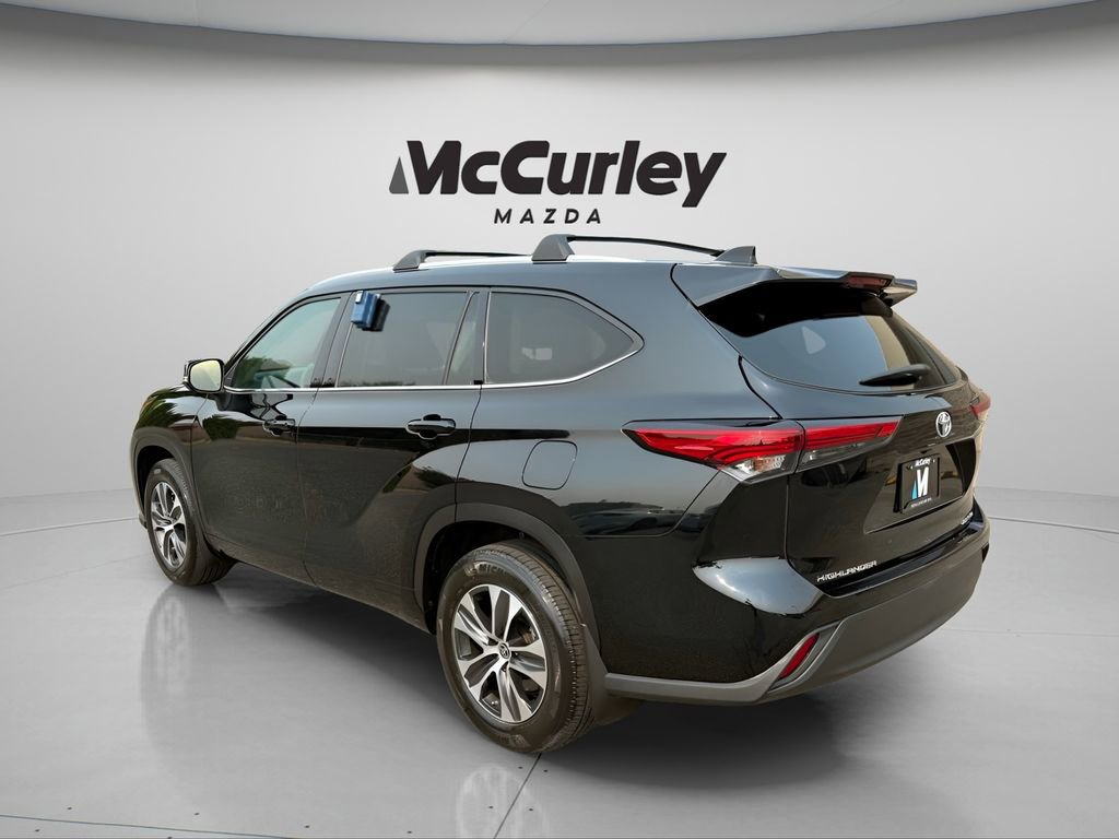 2022 Toyota Highlander XLE photo 2