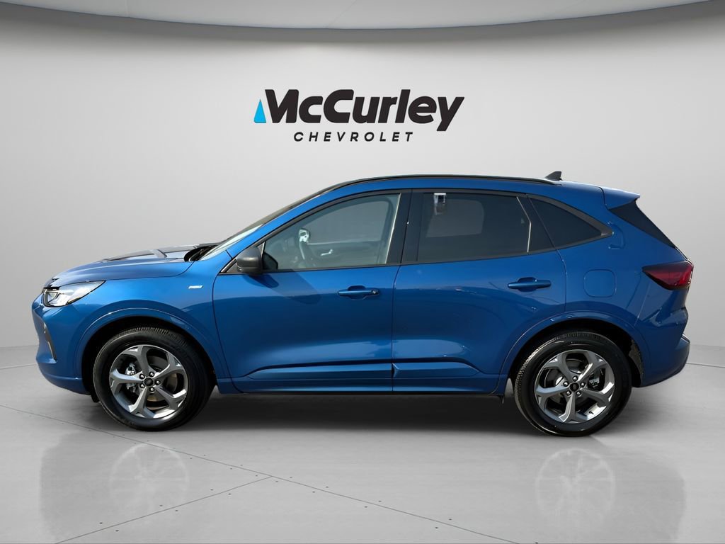 2023 Ford Escape ST-Line photo 2