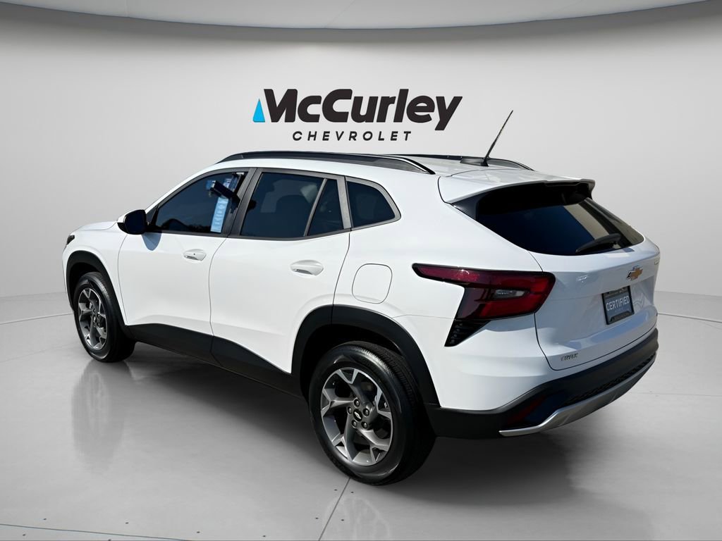2024 Chevrolet Trax LT photo 3