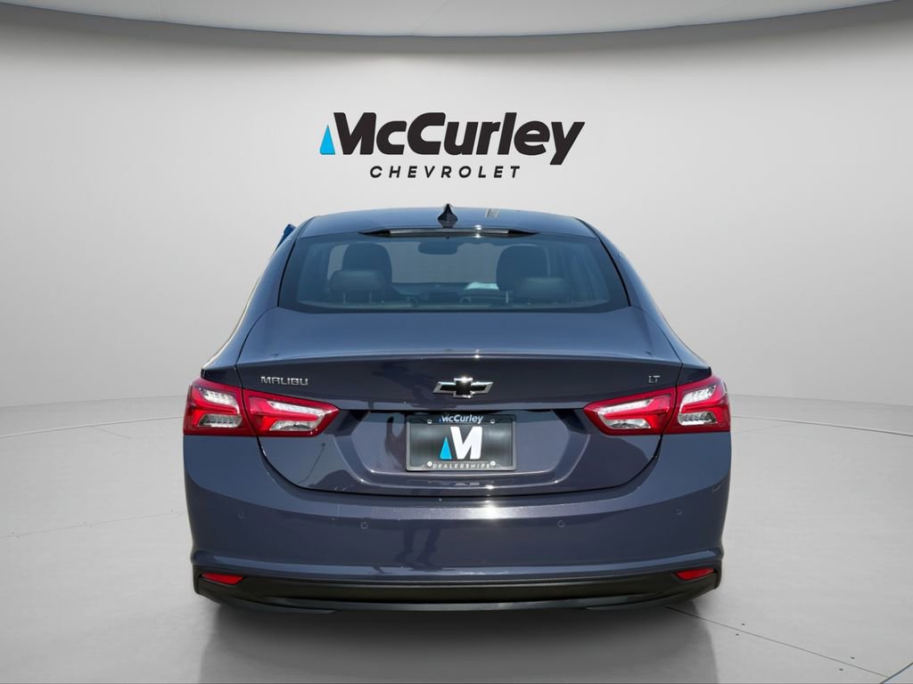 2025 Chevrolet Malibu 2LT photo 2