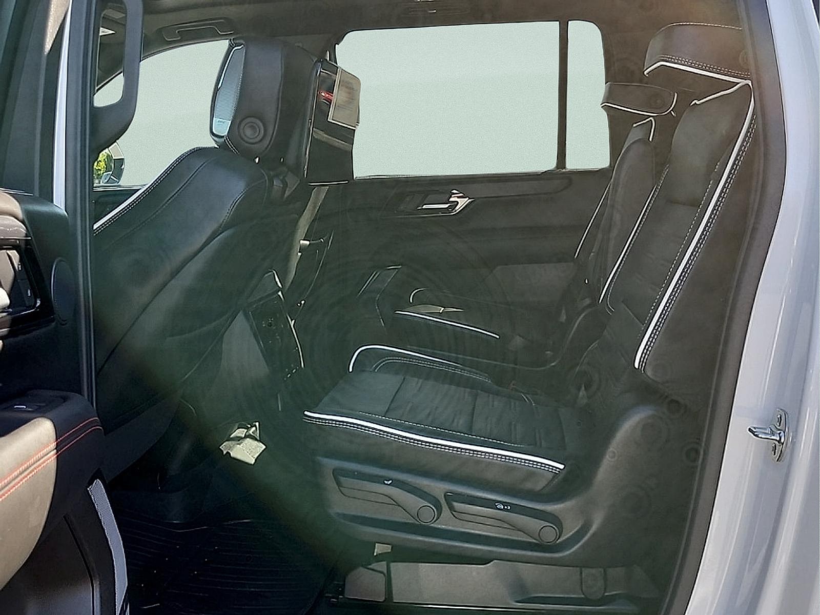 2025 GMC Yukon XL AT4 Ultimate - Photo 13