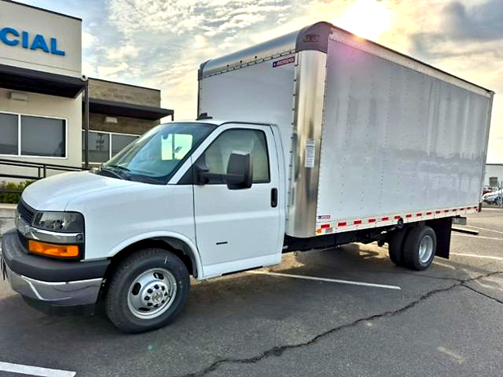 2024 Chevrolet Express Cutaway Base's photo