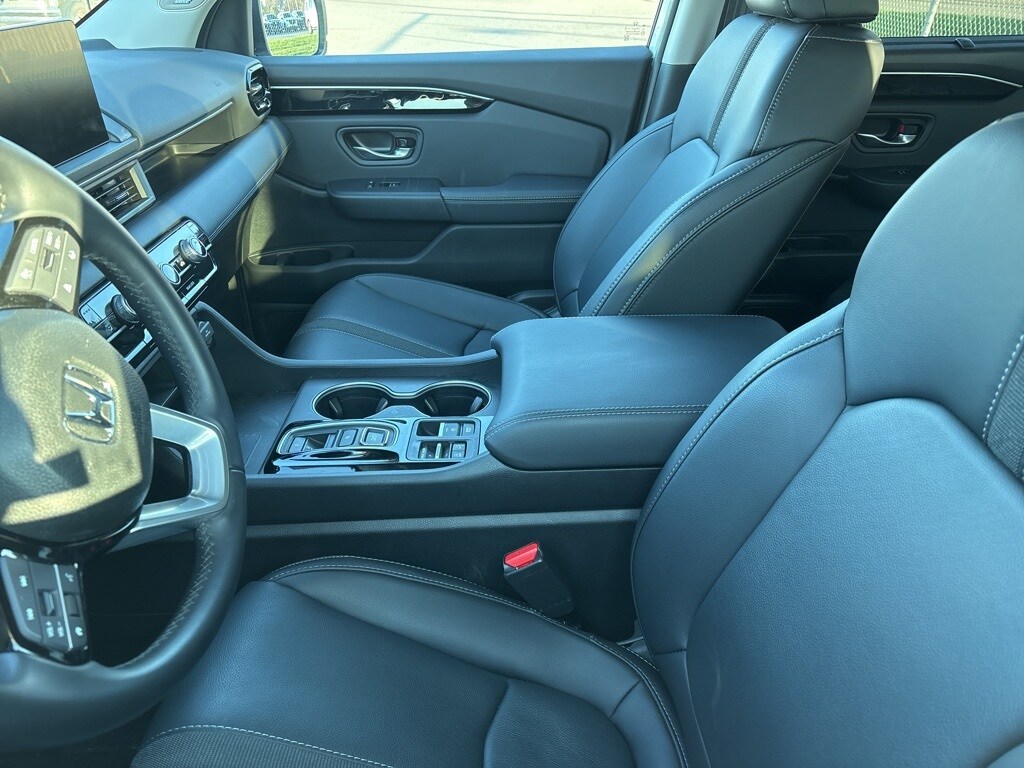 2025 Honda Pilot Touring photo 2