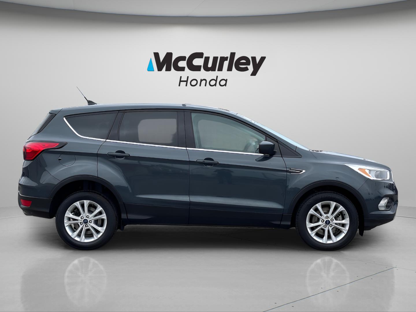 Used 2019 Ford Escape SE with VIN 1FMCU9GD4KUB03718 for sale in Richland, WA