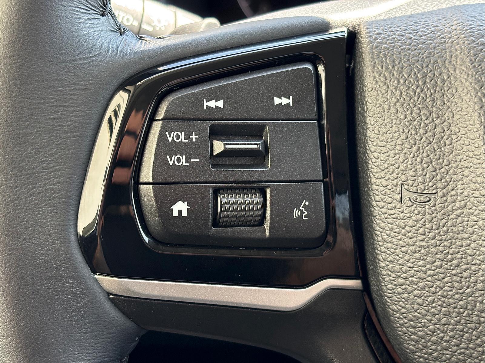2025 Honda Odyssey Touring - Photo 32