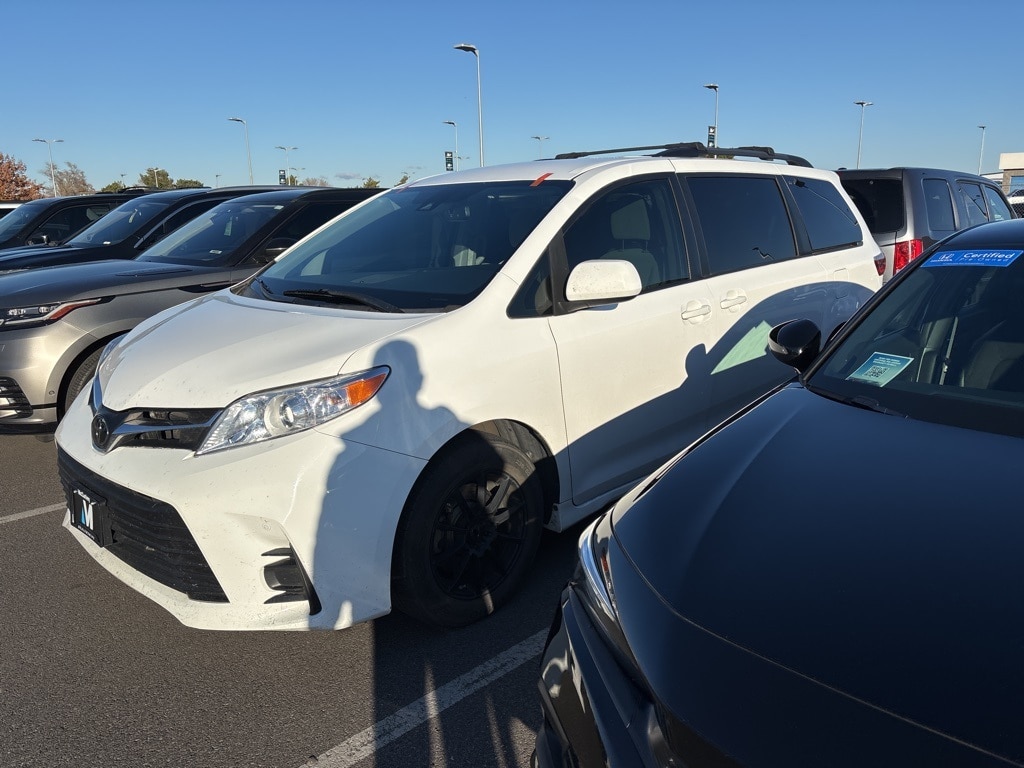 2018 Toyota Sienna LE