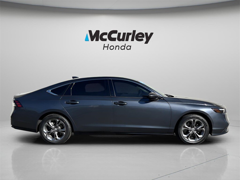 2023 Honda Accord Hybrid EX-L photo 2