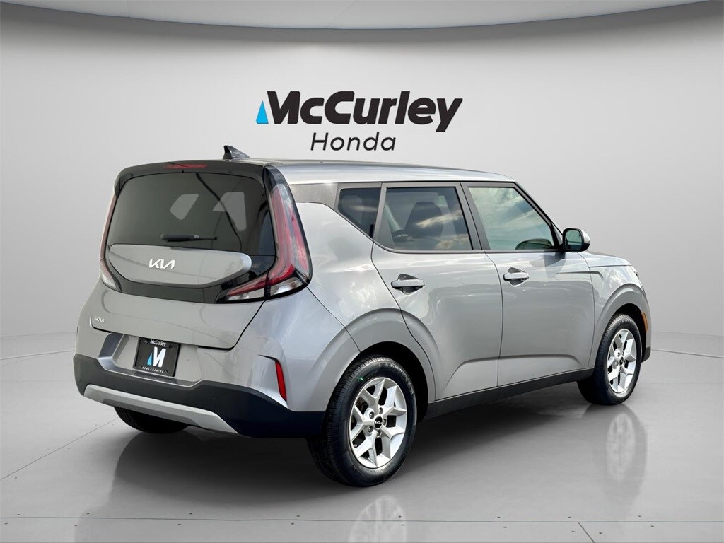 2023 Kia Soul LX photo 3