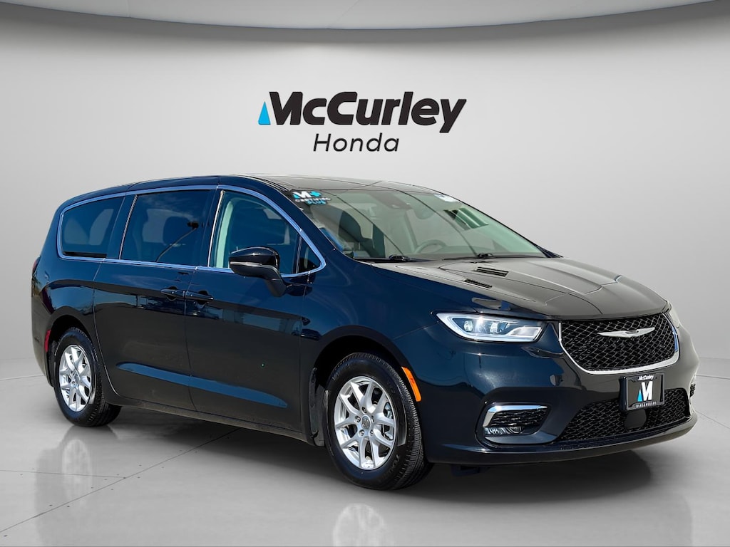 Used 2023 Chrysler Pacifica Touring L Van Passenger Van