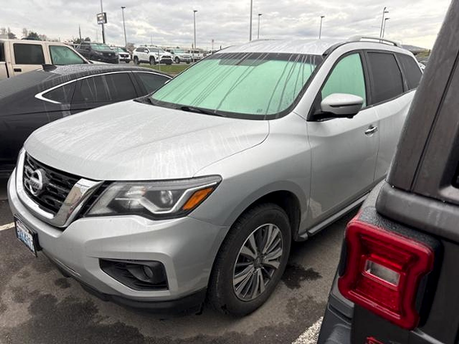 2019 Nissan Pathfinder SL's photo