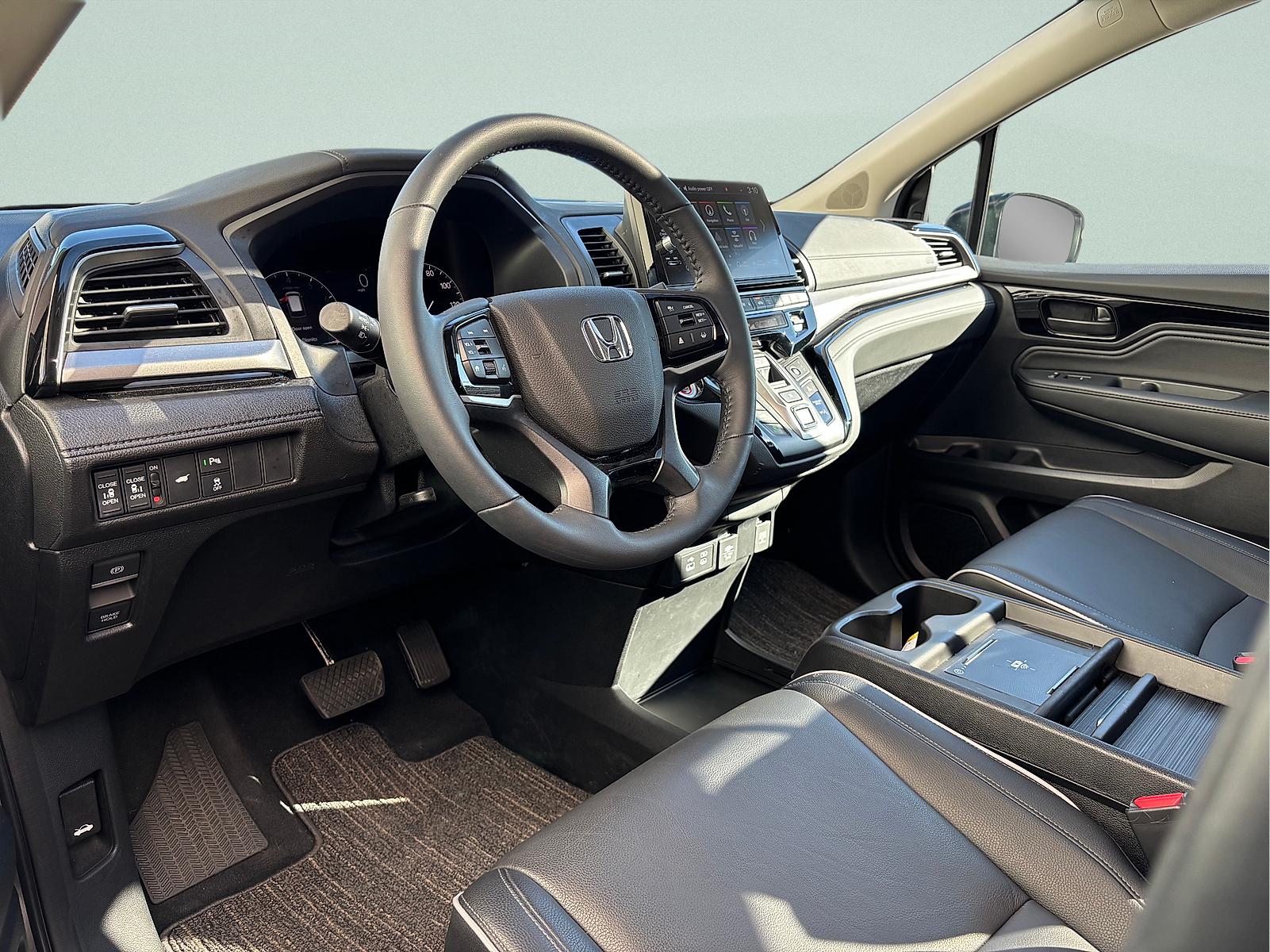 2026 Honda Odyssey Touring - Photo 15