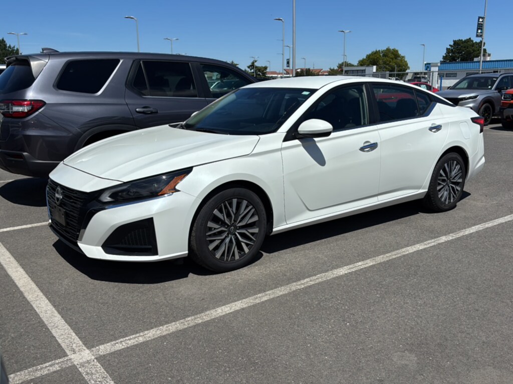 Used 2023 Nissan Altima 2.5 SV Sedan