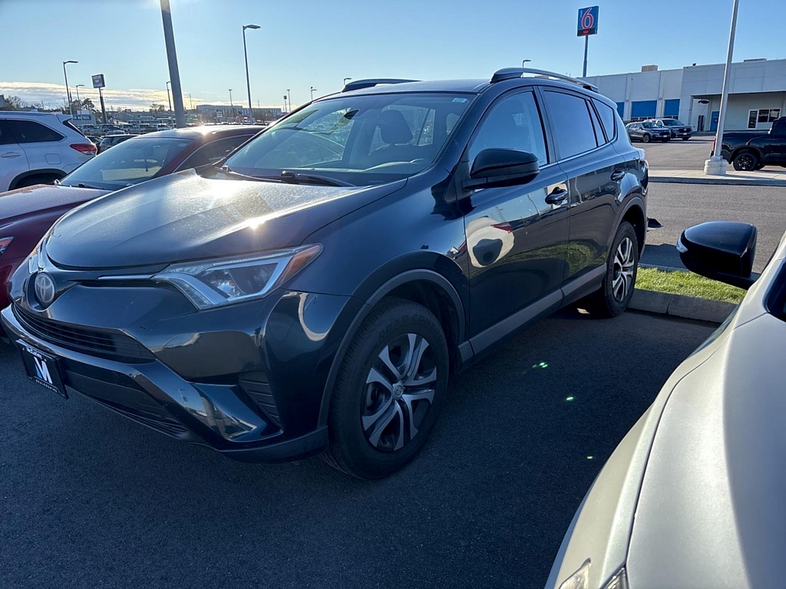 2017 Toyota RAV4 LE's photo