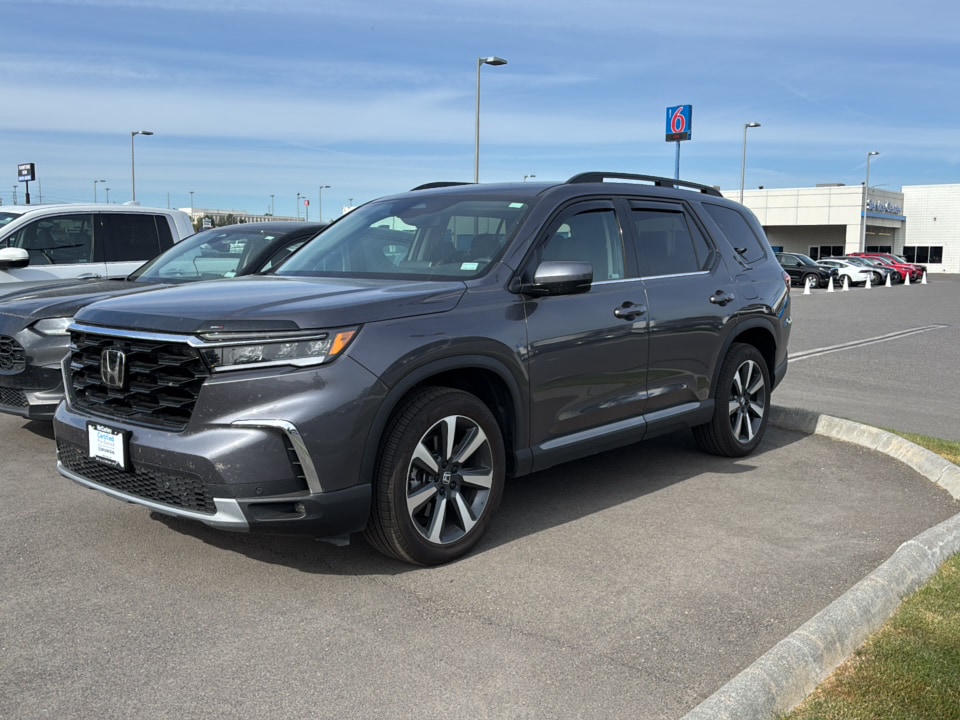 2025 Honda Pilot Touring AWD's photo