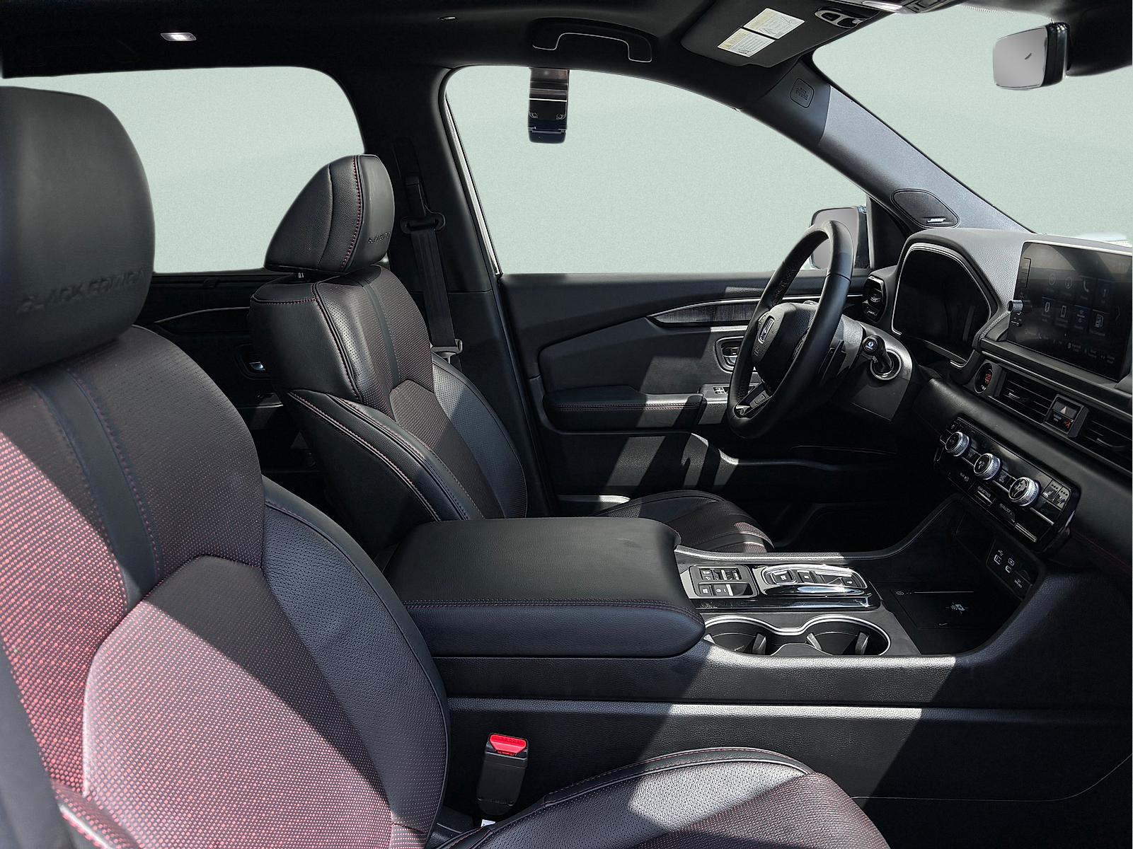 2025 Honda Pilot Black Edition - Photo 44
