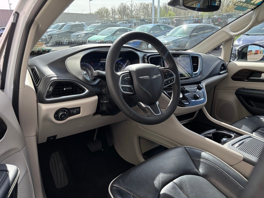 Used 2023 Chrysler Pacifica Limited with VIN 2C4RC1GG9PR533469 for sale in Richland, WA