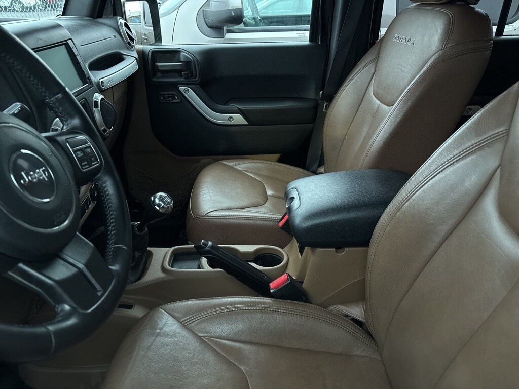 2017 Jeep Wrangler Unlimited Sahara photo 2