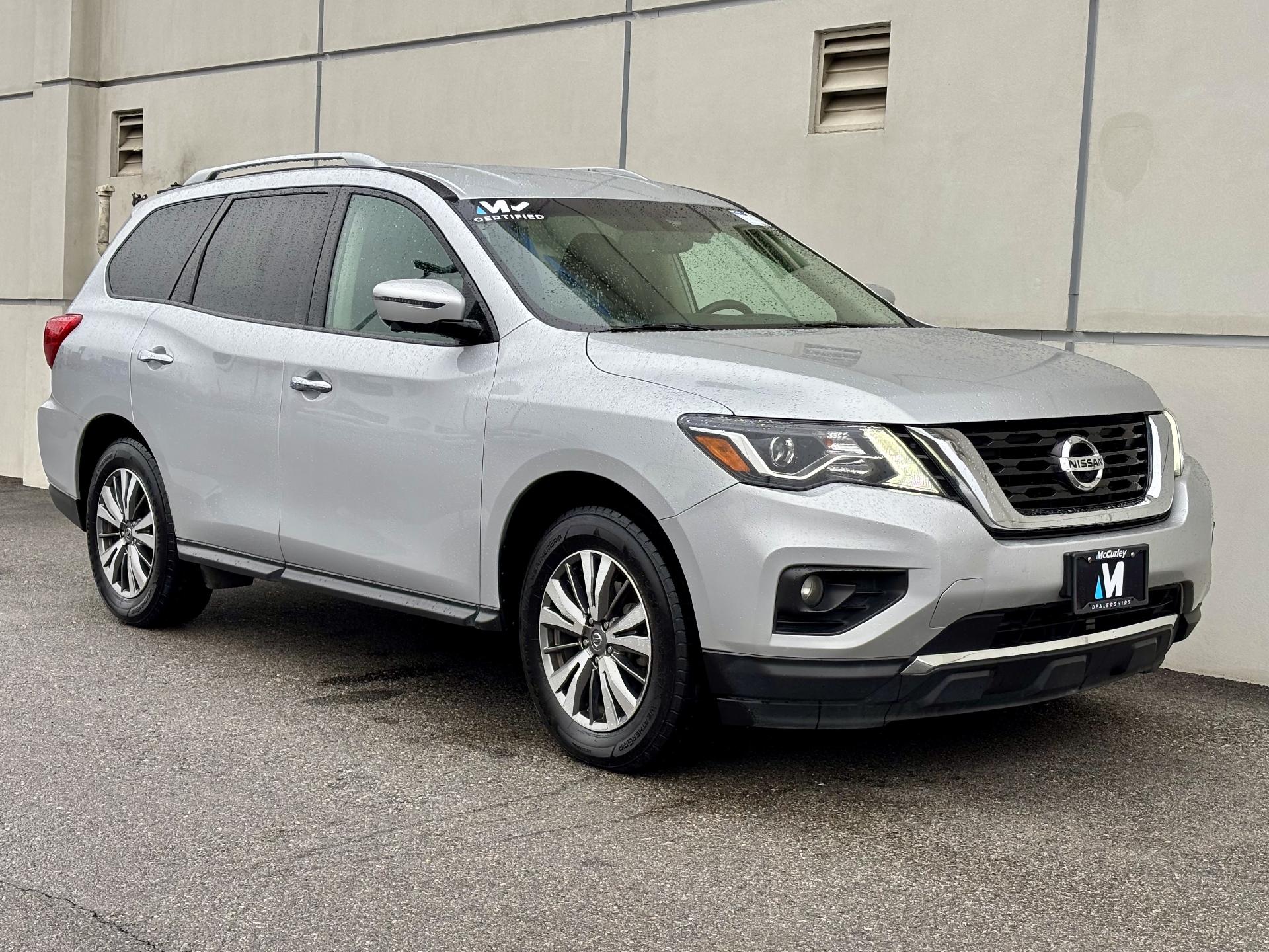 2019 Nissan Pathfinder SL's photo