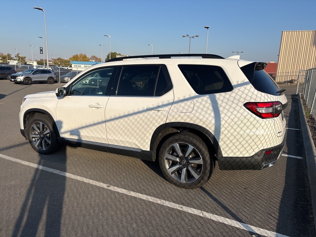 2025 Honda Pilot Touring photo 3