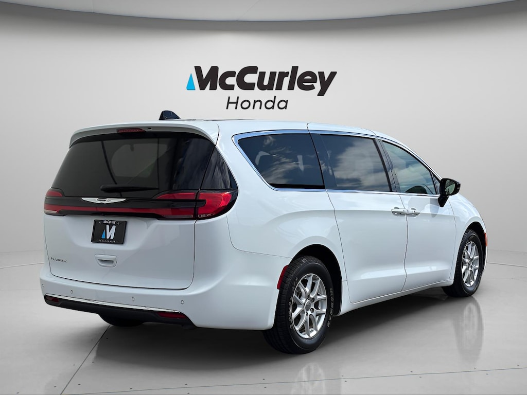Used 2025 Chrysler Pacifica Select Van Passenger Van