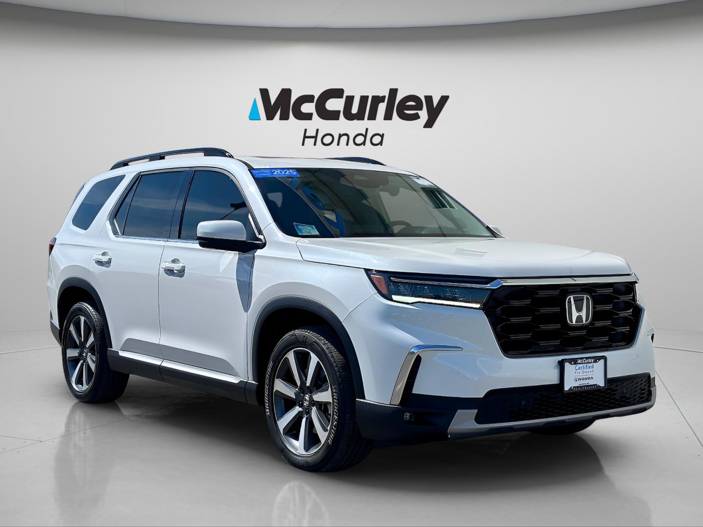 2025 Honda Pilot Touring AWD's photo