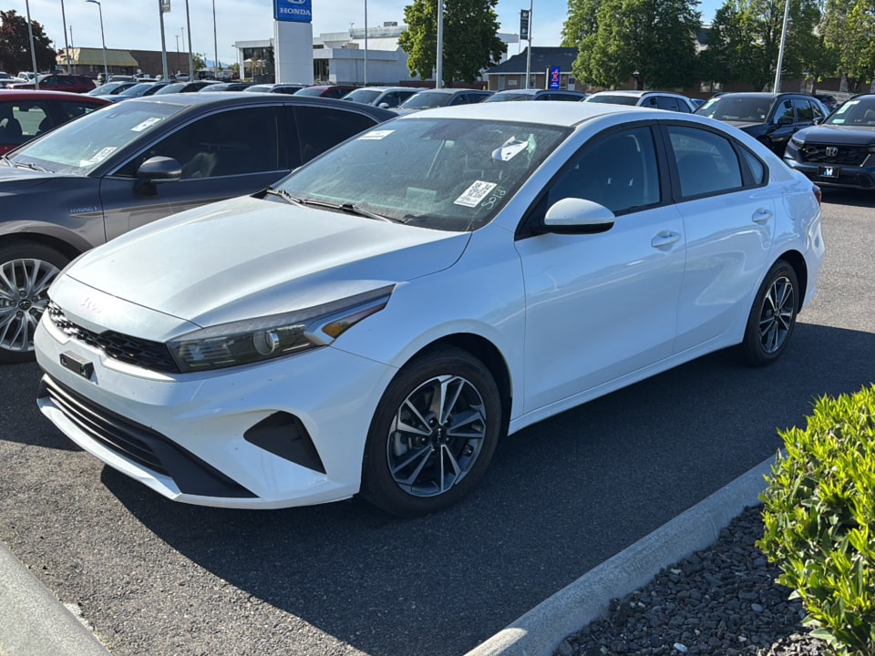 2023 Kia Forte LXS AT's photo