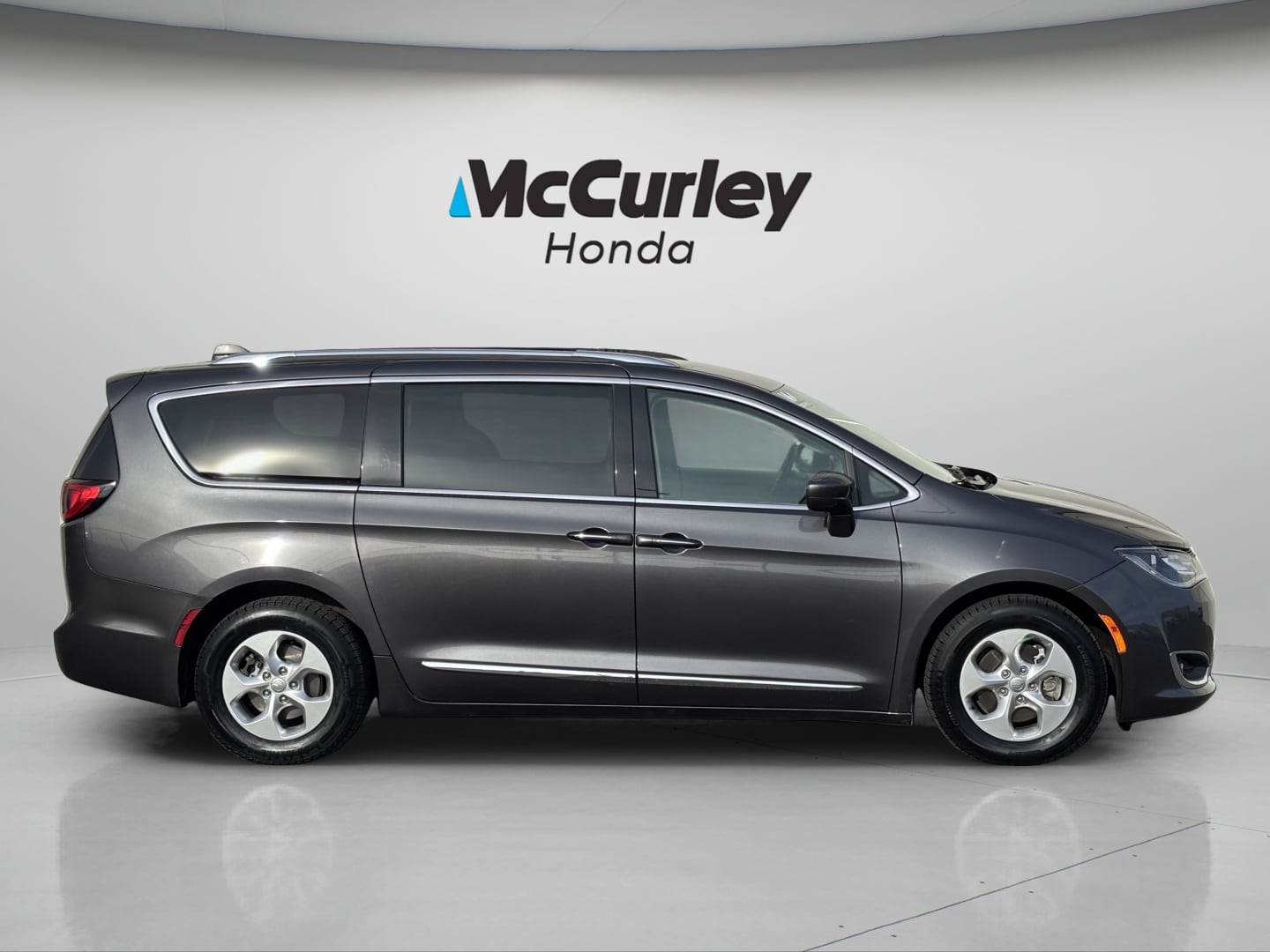 Used 2017 Chrysler Pacifica Touring-L Plus with VIN 2C4RC1EG2HR669561 for sale in Richland, WA