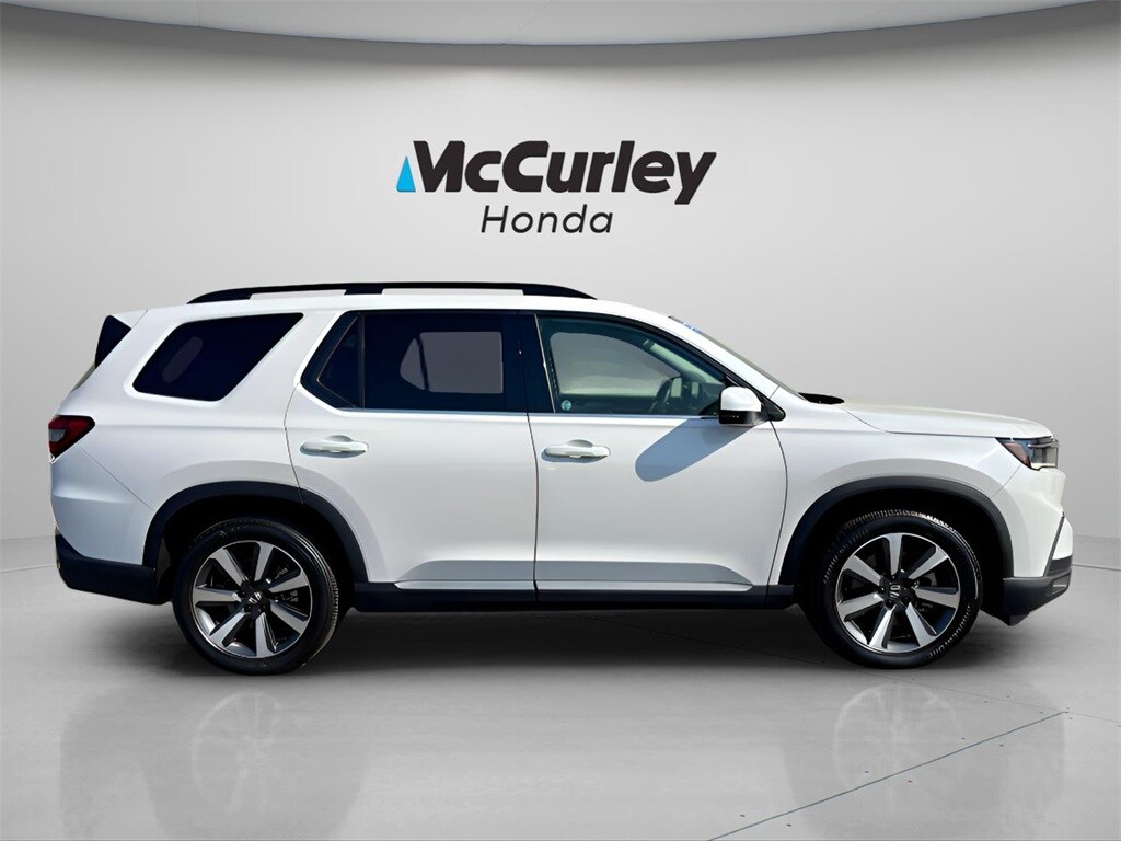 2023 Honda Pilot Touring photo 2