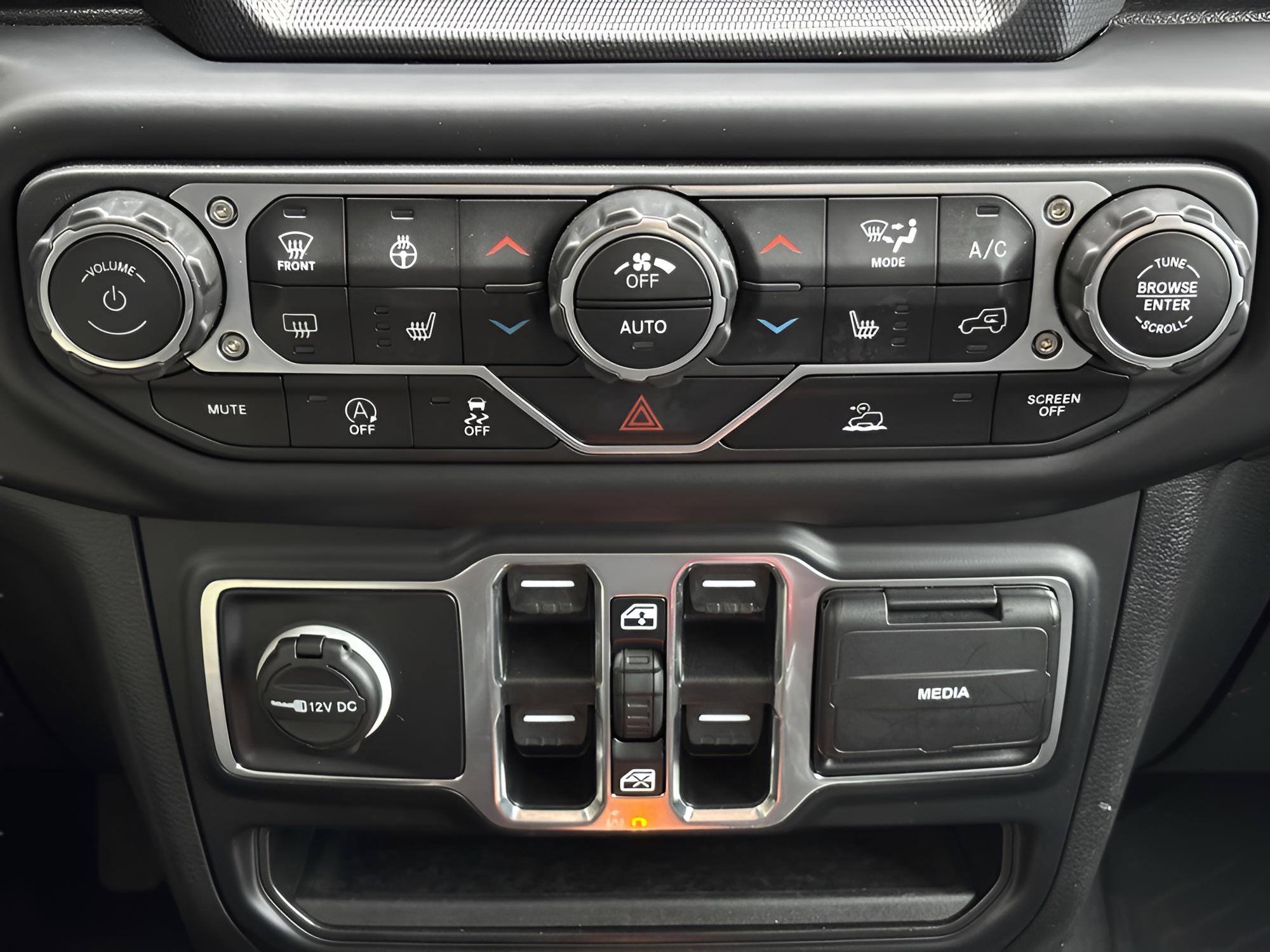 2023 Jeep Wrangler 4-Door Willys - Photo 16