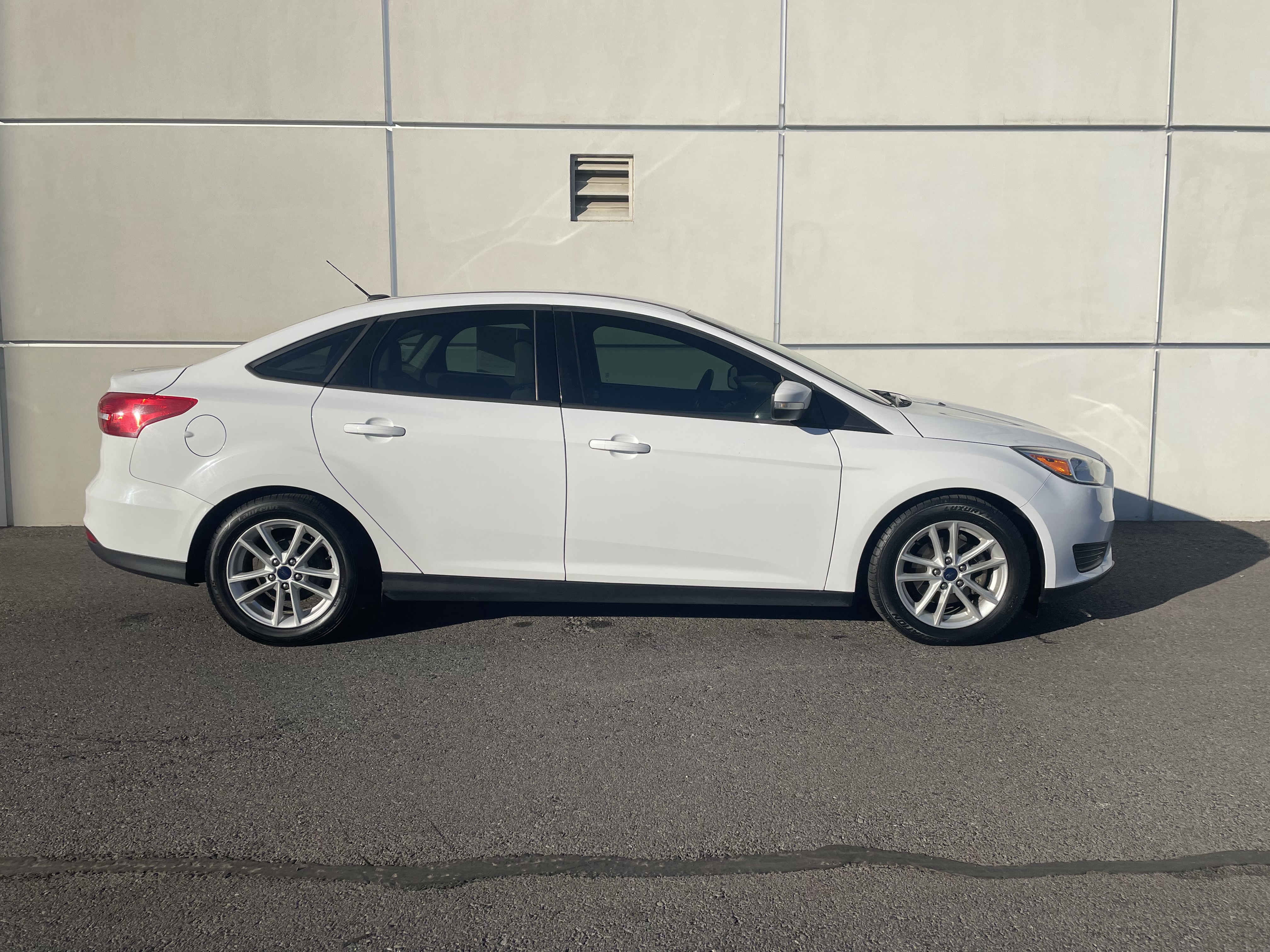 Used 2016 Ford Focus SE with VIN 1FADP3F27GL284300 for sale in Richland, WA
