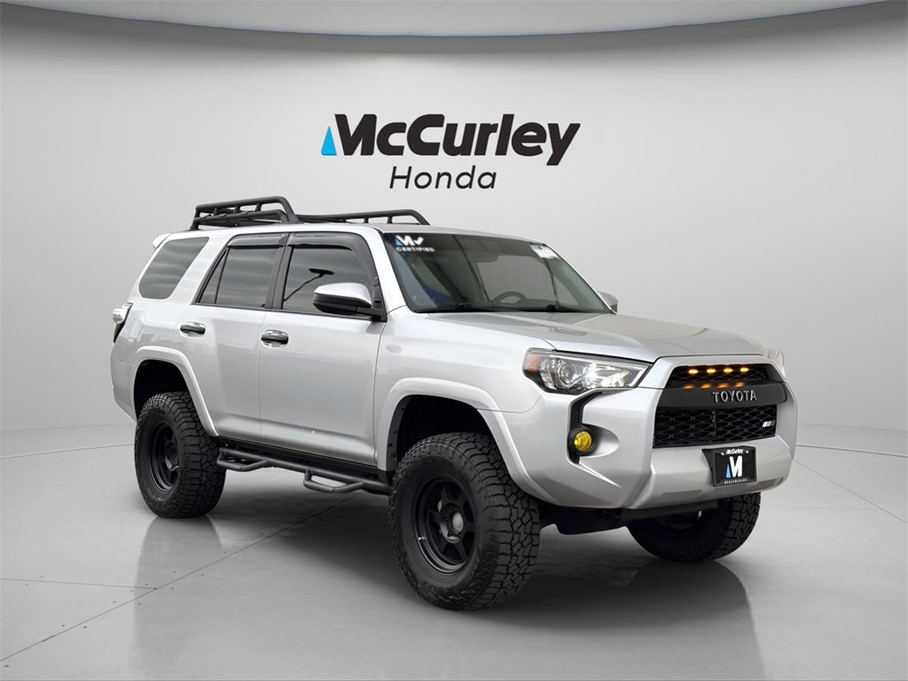 2016 Toyota 4Runner SR5's photo