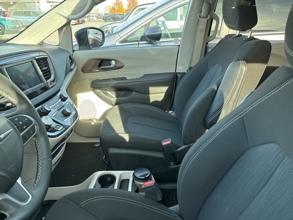 2024 Chrysler Voyager LX photo 2