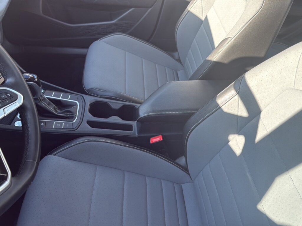 Used 2025 Volkswagen Jetta 1.5T SE Sedan