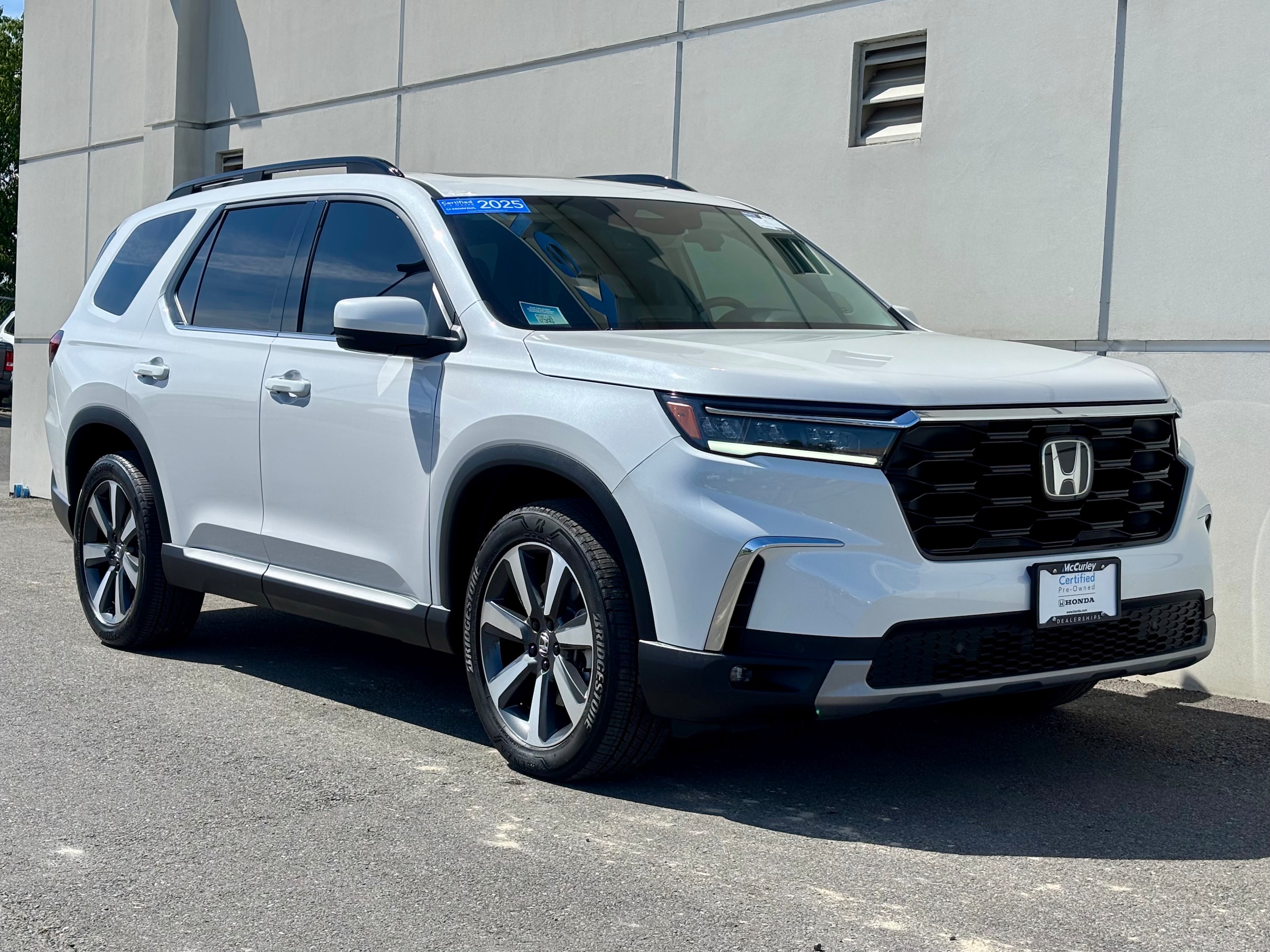 2025 Honda Pilot Touring AWD's photo