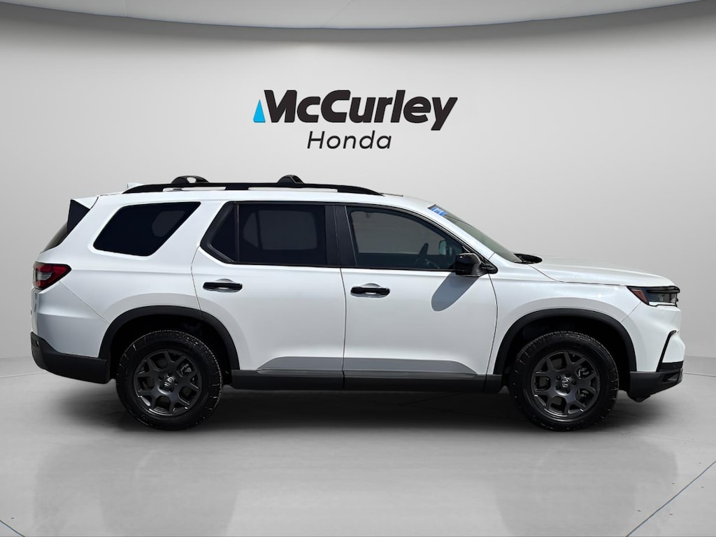 Certified 2025 Honda Pilot TrailSport SUV