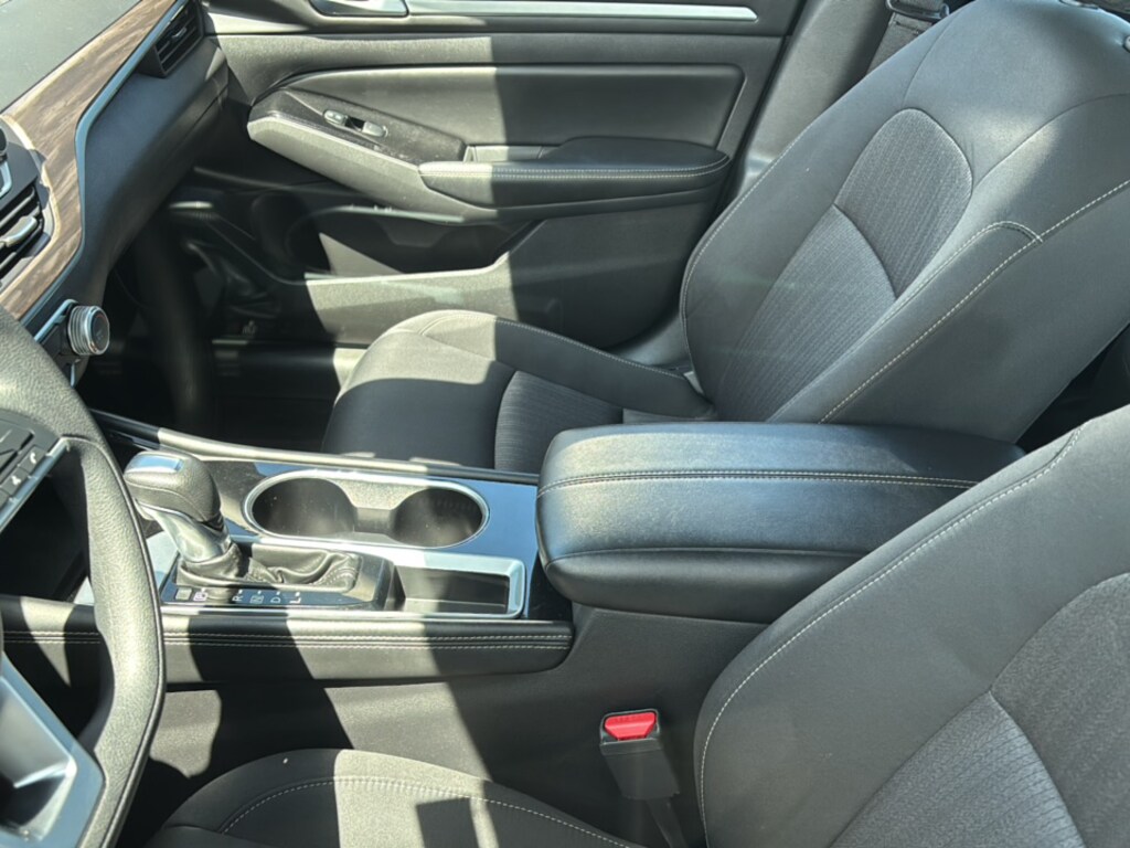 Used 2023 Nissan Altima 2.5 SV Sedan