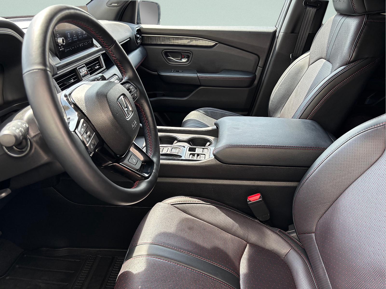 2025 Honda Pilot Black Edition - Photo 17